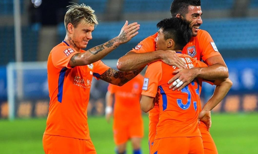 包含中超联赛球队引援大交易，引发转会市场热潮的词条