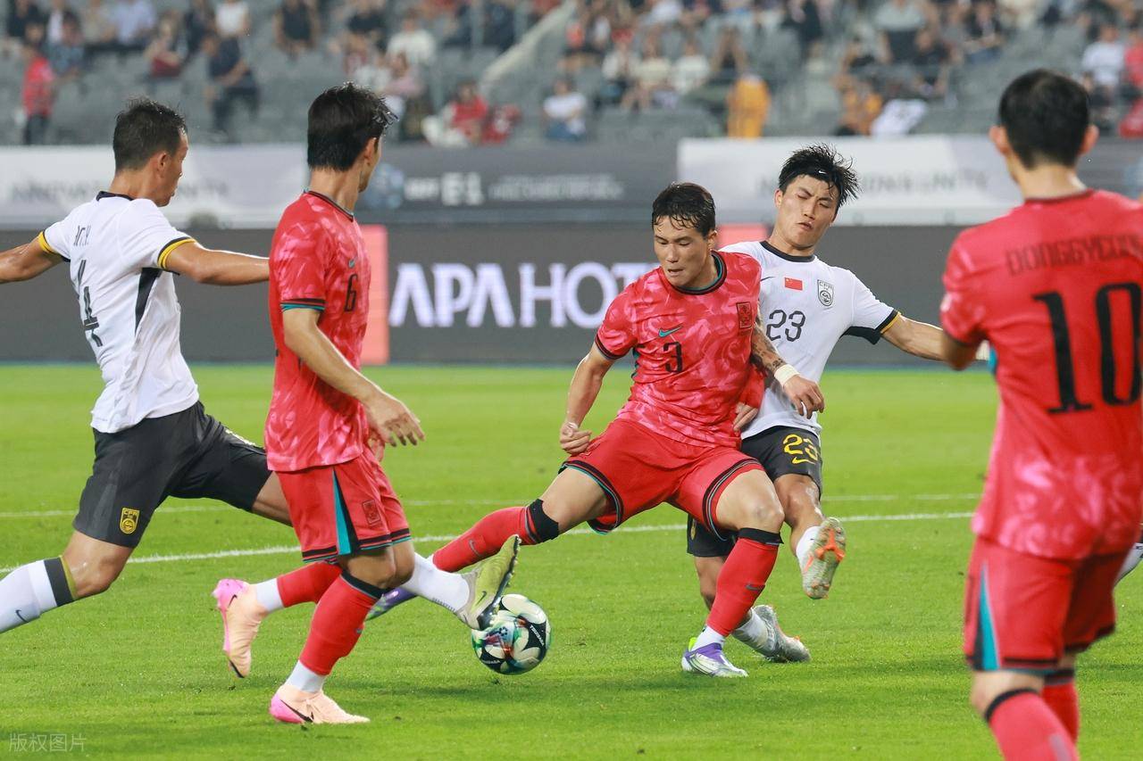 足球运动员实力强劲，取得连胜