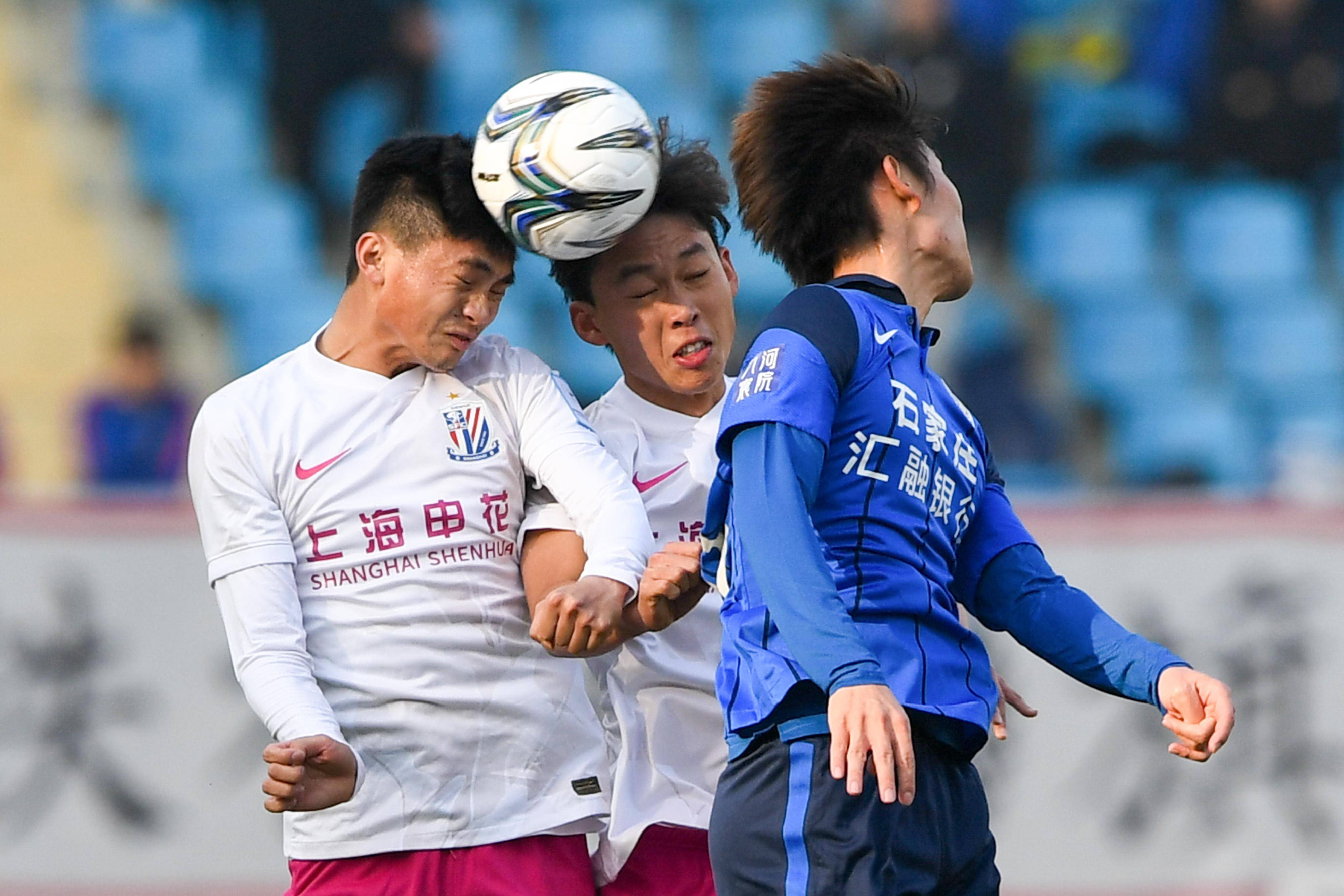 铁血奋战，球队终极胜利晋级足球赛决赛的简单介绍