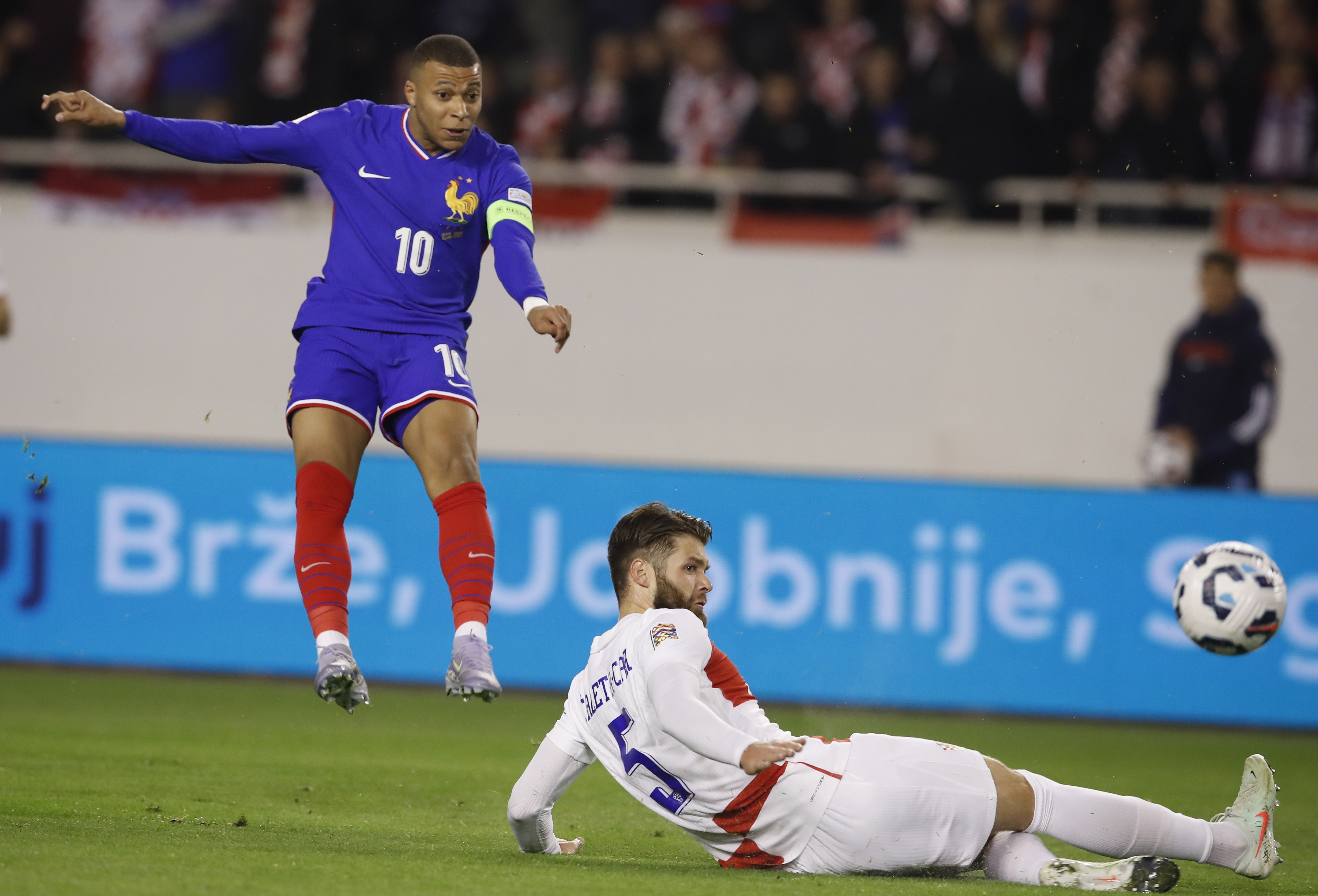 克罗地亚队踢败瑞典，晋级欧洲杯