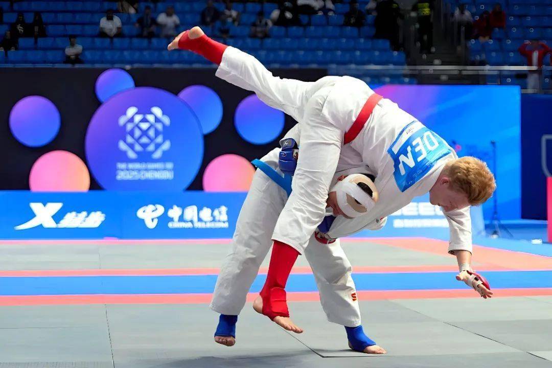 哈萨克斯坦选手夺冠成功，震撼全场