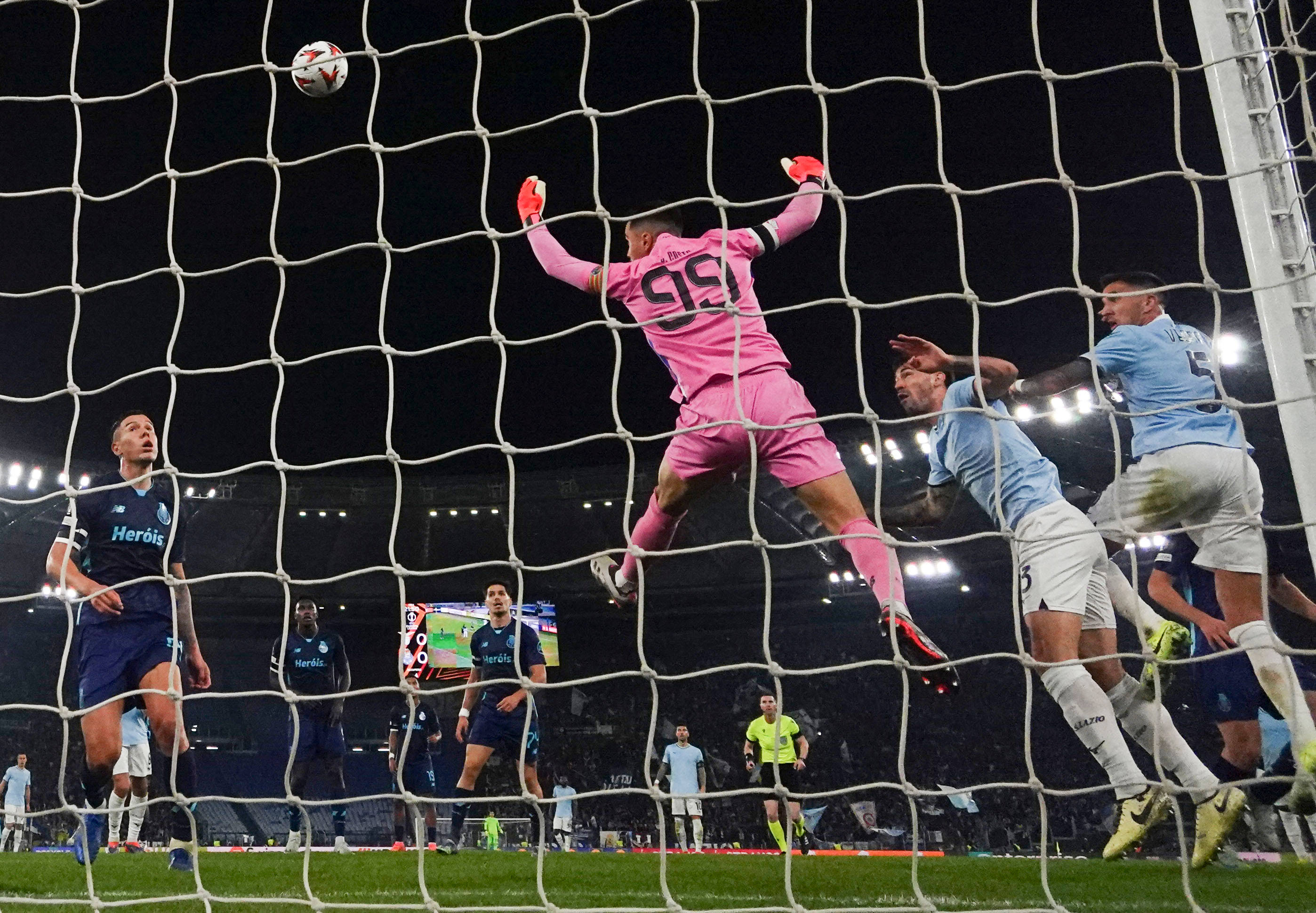 尤文主场战胜波尔图，晋级欧冠八强