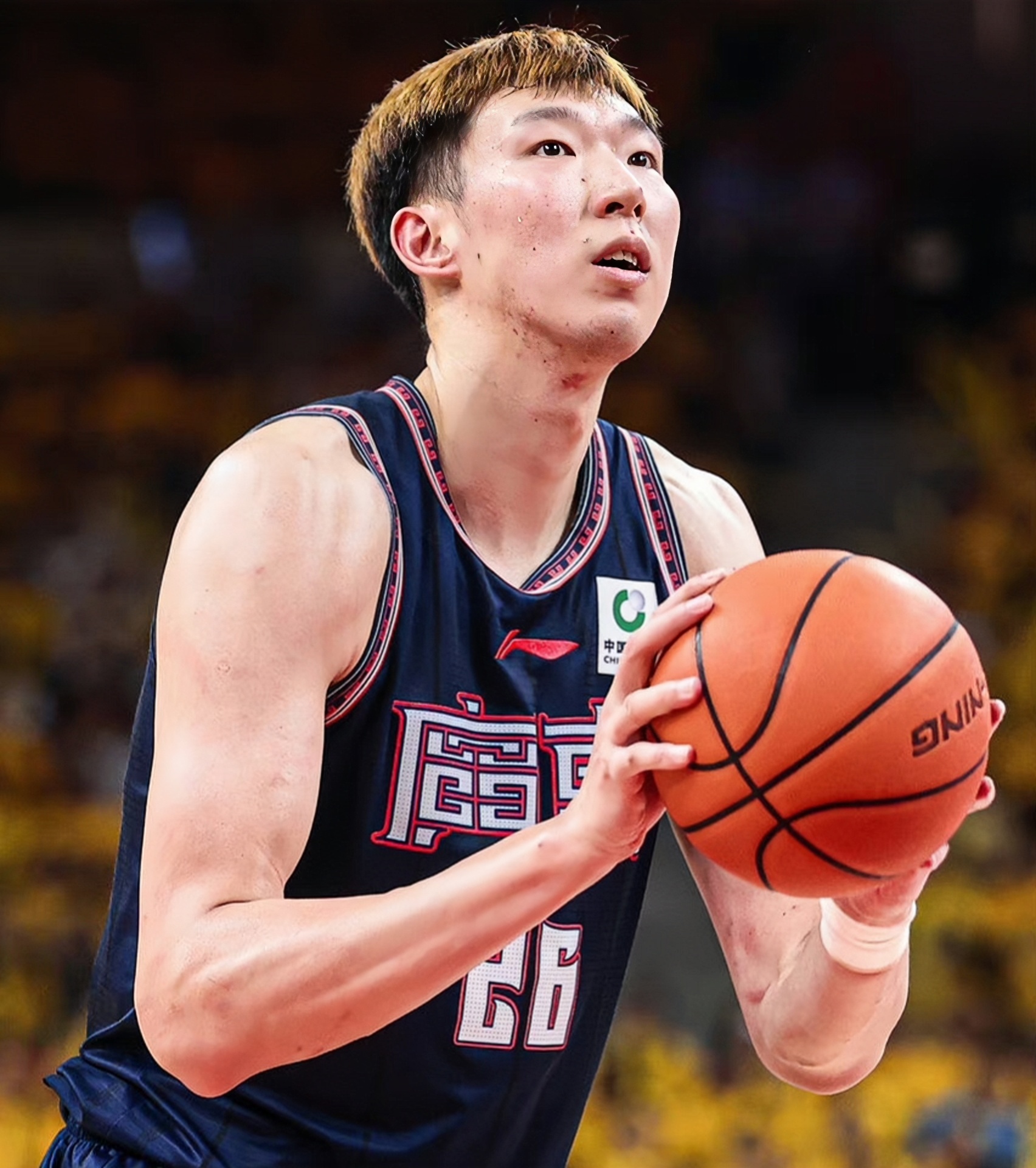 深圳队翻盘广东队，周琦点燃赛场