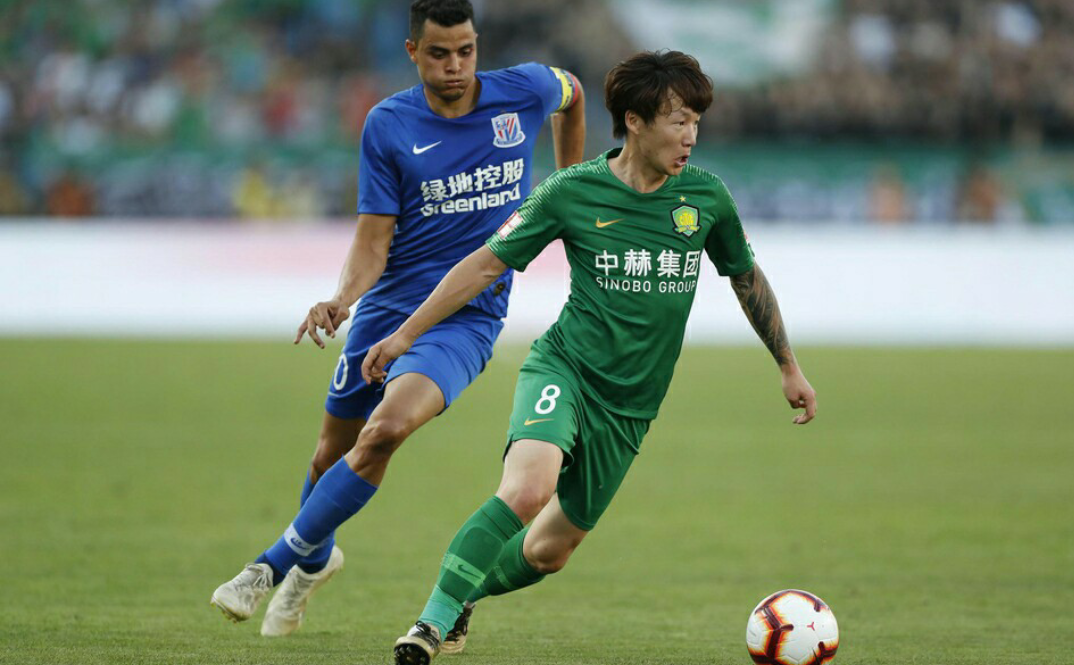 上海绿地申花争分夺气,向前冲刺 上海绿地申花争分夺气,向前冲刺