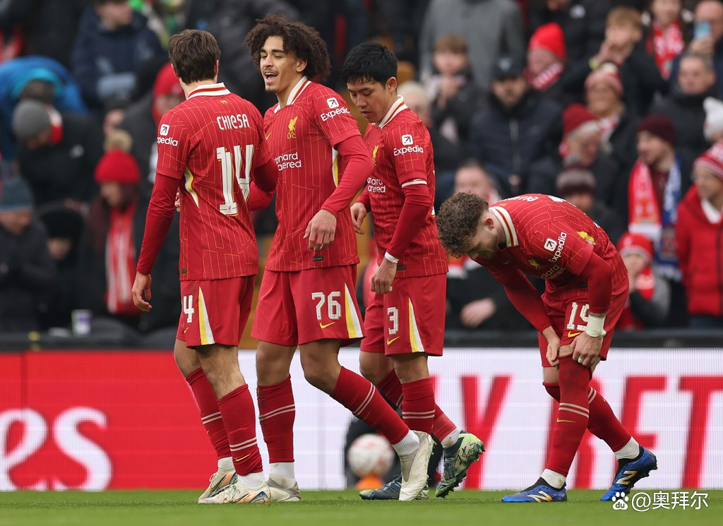 世界杯热门球队连胜，赛场上表现抢眼