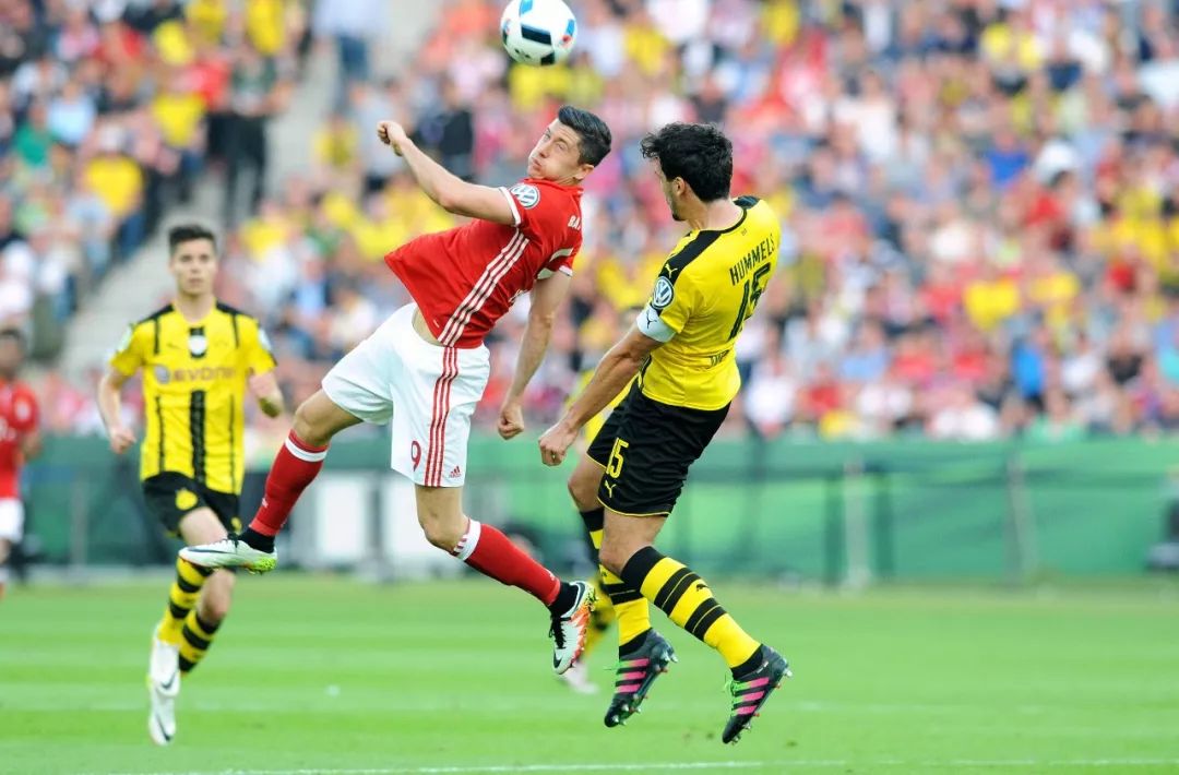 希腊鏖战西班牙,莱万点燃赛场 希腊鏖战西班牙,莱万点燃赛场