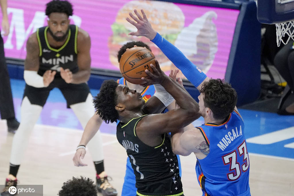 阿斯顿马丁险胜威廉姆斯,拉塞尔扛起全队 阿斯顿马丁险胜威廉姆斯,拉塞尔扛起全队