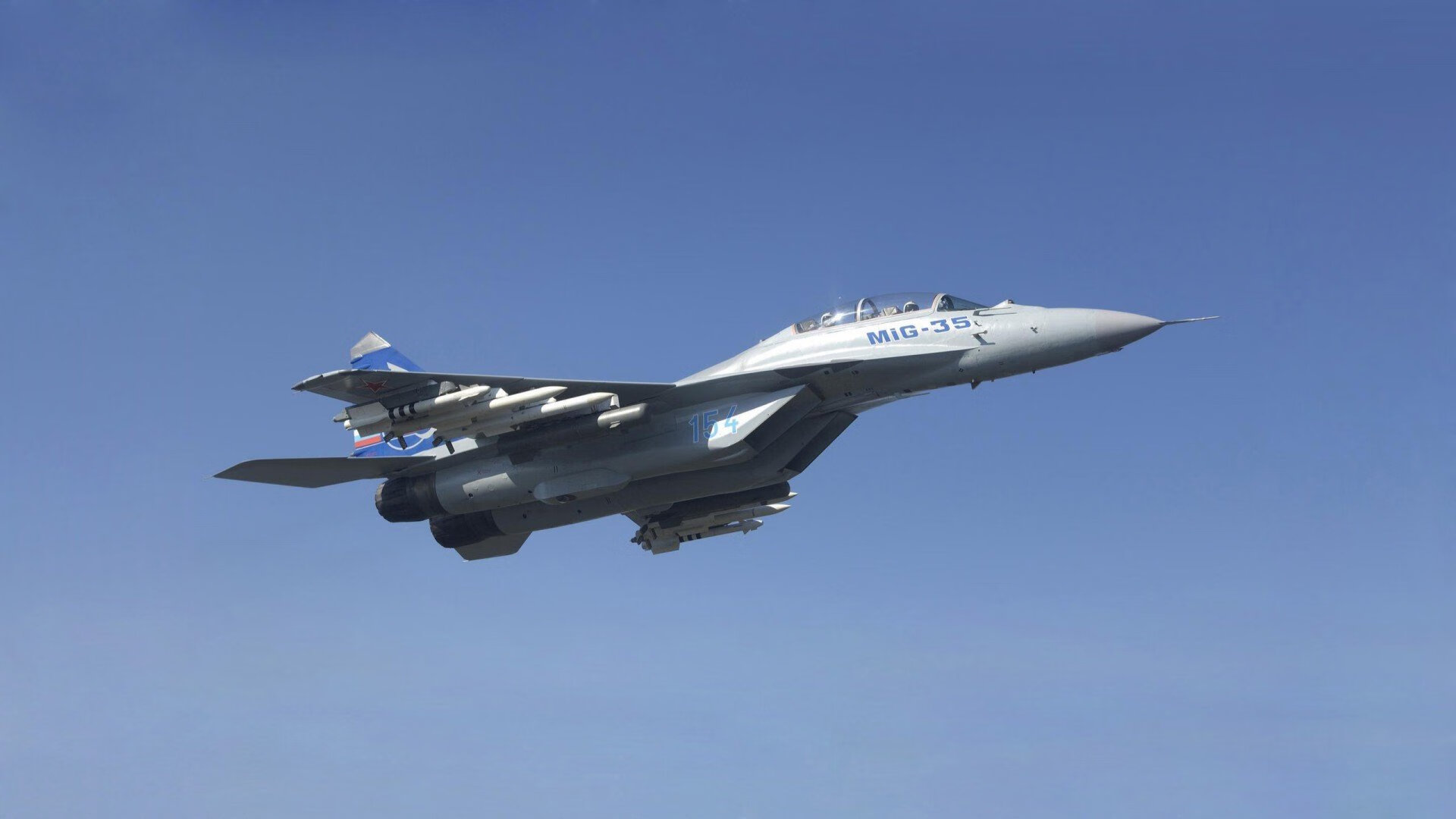 决赛前夜,在雷鸣的缝隙中,贝恩如一枚无声的、精准的箭头